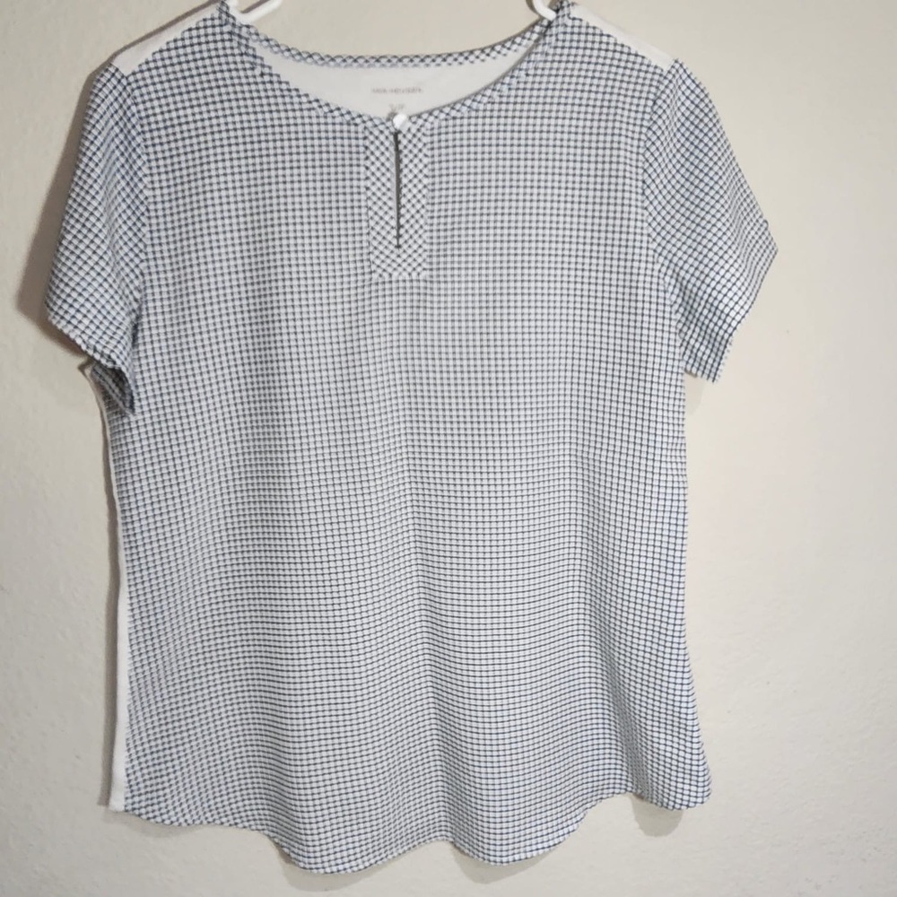 Van Heusen Women Black & White Short Sleeve Blouse . Size- S/P